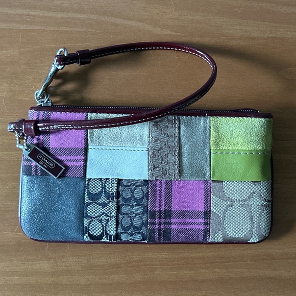 Coach Holiday Wristlet, early 2000’s - Picture 1 of 2